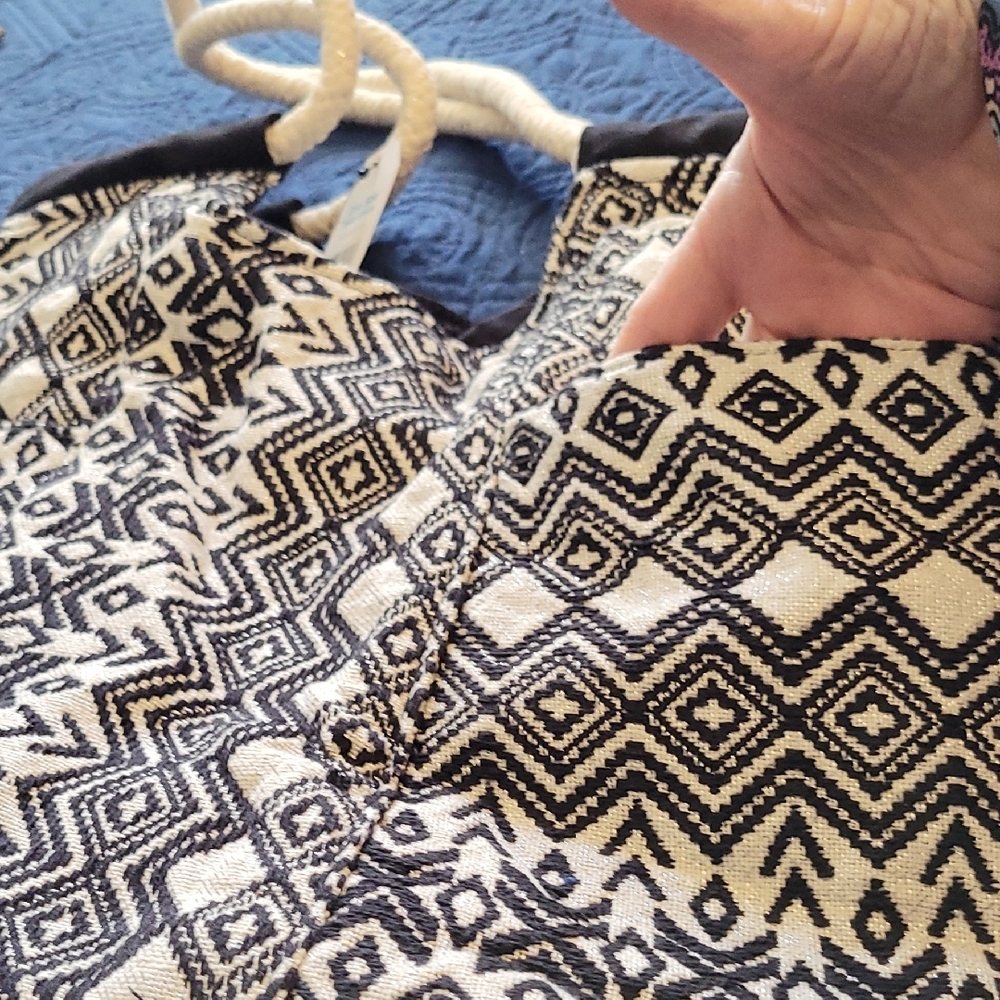 Chic Black and Off White Geo Patterned Tote Bag NEW! - Picture 9 of 14